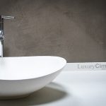 Paredes de diseño con microcemento en cuarto de baño