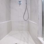 bañera revestida de microcemento impermeable